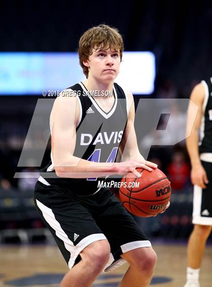 Thumbnail 3 in Davis vs. Jesuit photogallery.