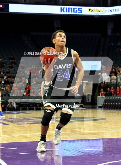 Thumbnail 2 in Davis vs. Jesuit photogallery.
