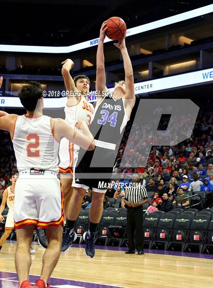 Thumbnail 3 in Davis vs. Jesuit photogallery.
