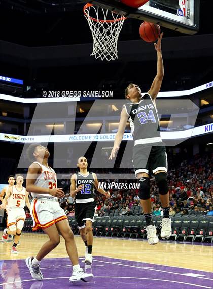 Thumbnail 3 in Davis vs. Jesuit photogallery.