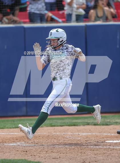 Thumbnail 2 in Dinuba vs. Selma (CIF DIII Final) photogallery.
