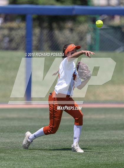 Thumbnail 1 in Dinuba vs. Selma (CIF DIII Final) photogallery.