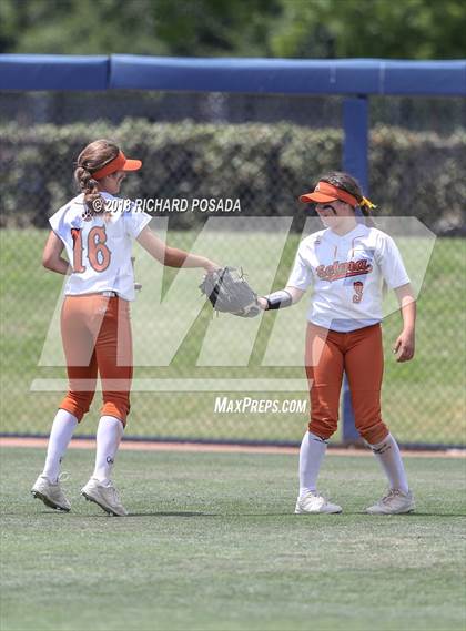 Thumbnail 1 in Dinuba vs. Selma (CIF DIII Final) photogallery.