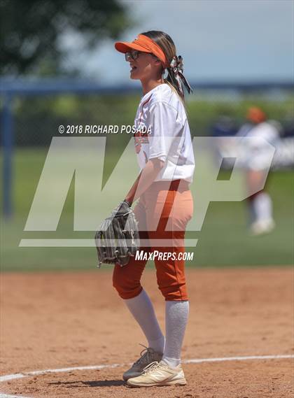 Thumbnail 1 in Dinuba vs. Selma (CIF DIII Final) photogallery.