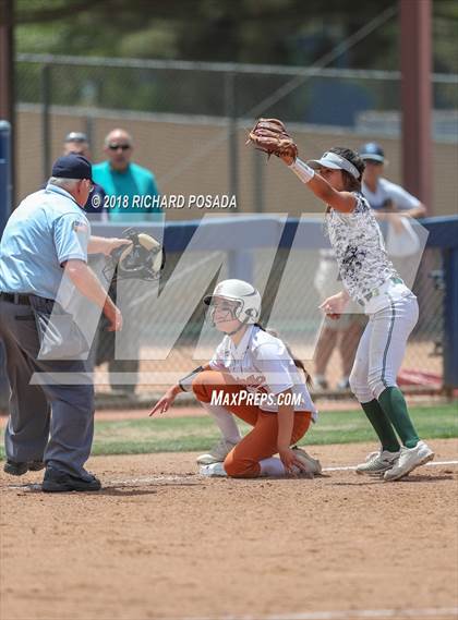 Thumbnail 3 in Dinuba vs. Selma (CIF DIII Final) photogallery.