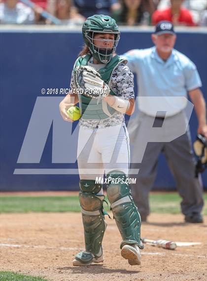 Thumbnail 1 in Dinuba vs. Selma (CIF DIII Final) photogallery.