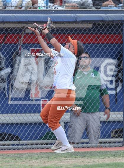 Thumbnail 2 in Dinuba vs. Selma (CIF DIII Final) photogallery.