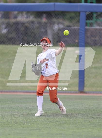 Thumbnail 3 in Dinuba vs. Selma (CIF DIII Final) photogallery.