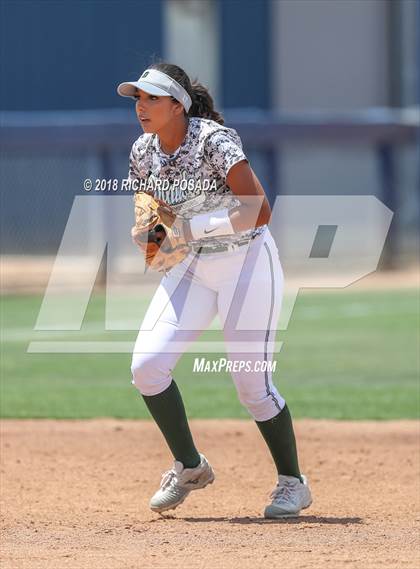 Thumbnail 3 in Dinuba vs. Selma (CIF DIII Final) photogallery.