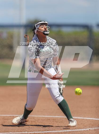 Thumbnail 3 in Dinuba vs. Selma (CIF DIII Final) photogallery.