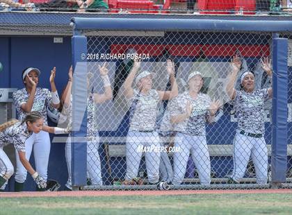 Thumbnail 3 in Dinuba vs. Selma (CIF DIII Final) photogallery.