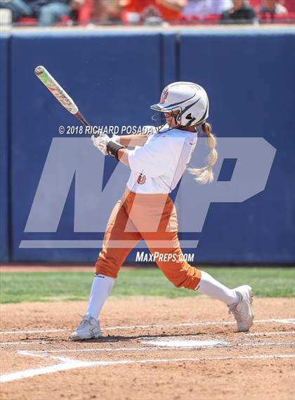 Thumbnail 2 in Dinuba vs. Selma (CIF DIII Final) photogallery.