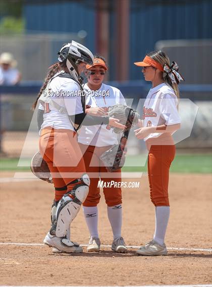 Thumbnail 2 in Dinuba vs. Selma (CIF DIII Final) photogallery.