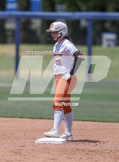 Thumbnail 1 in Dinuba vs. Selma (CIF DIII Final) photogallery.