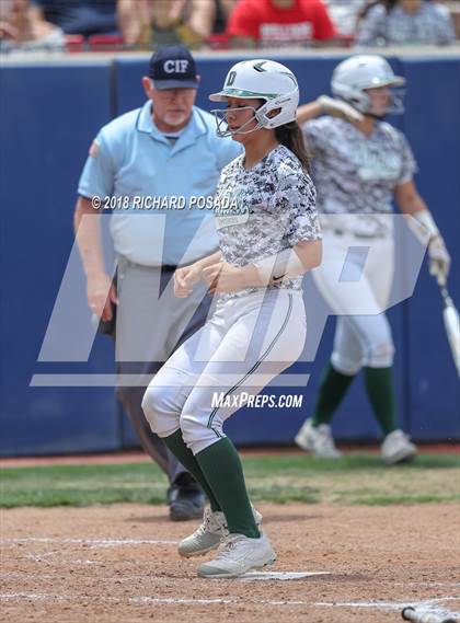 Thumbnail 2 in Dinuba vs. Selma (CIF DIII Final) photogallery.