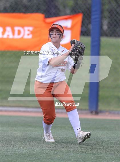 Thumbnail 1 in Dinuba vs. Selma (CIF DIII Final) photogallery.