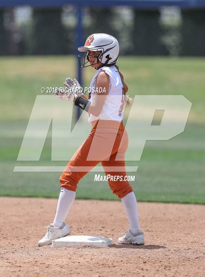 Thumbnail 2 in Dinuba vs. Selma (CIF DIII Final) photogallery.