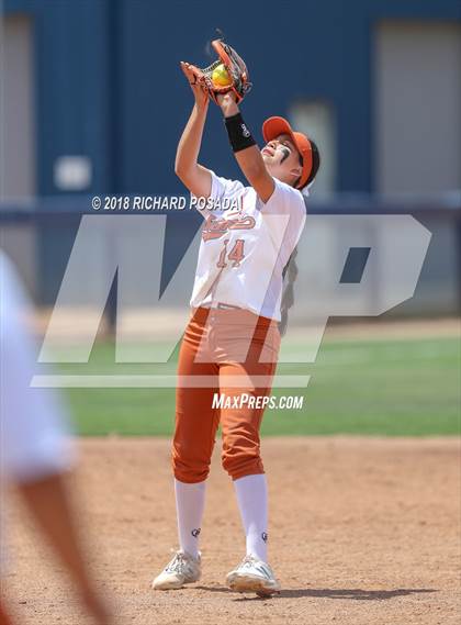 Thumbnail 1 in Dinuba vs. Selma (CIF DIII Final) photogallery.