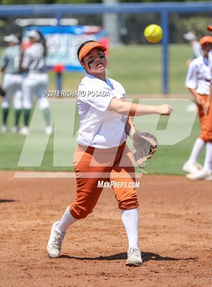 Thumbnail 2 in Dinuba vs. Selma (CIF DIII Final) photogallery.