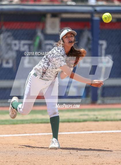 Thumbnail 1 in Dinuba vs. Selma (CIF DIII Final) photogallery.