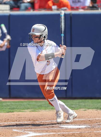 Thumbnail 1 in Dinuba vs. Selma (CIF DIII Final) photogallery.