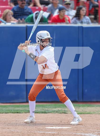 Thumbnail 1 in Dinuba vs. Selma (CIF DIII Final) photogallery.