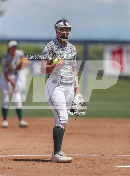 Thumbnail 1 in Dinuba vs. Selma (CIF DIII Final) photogallery.