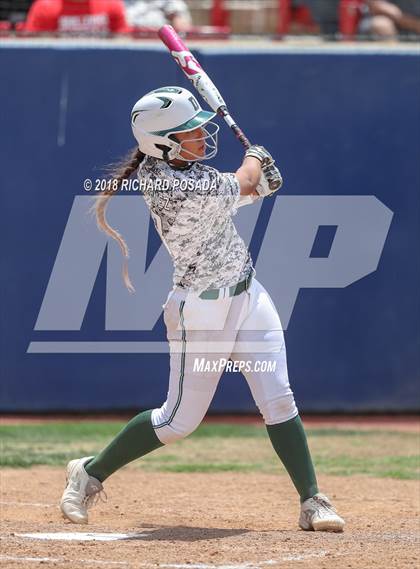 Thumbnail 2 in Dinuba vs. Selma (CIF DIII Final) photogallery.