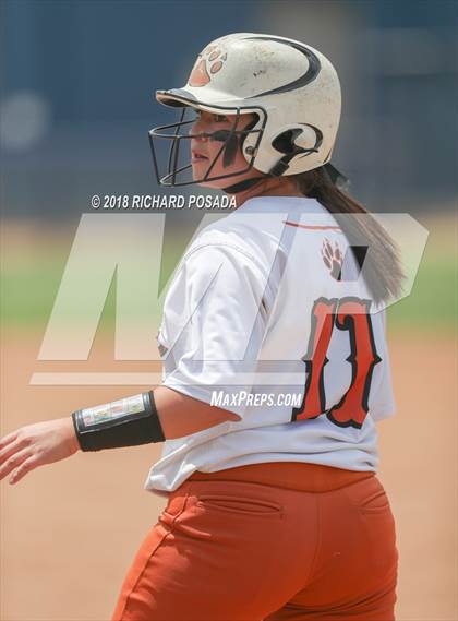 Thumbnail 3 in Dinuba vs. Selma (CIF DIII Final) photogallery.
