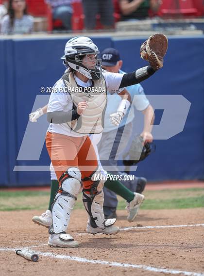 Thumbnail 1 in Dinuba vs. Selma (CIF DIII Final) photogallery.