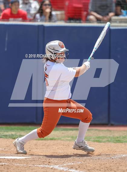 Thumbnail 3 in Dinuba vs. Selma (CIF DIII Final) photogallery.
