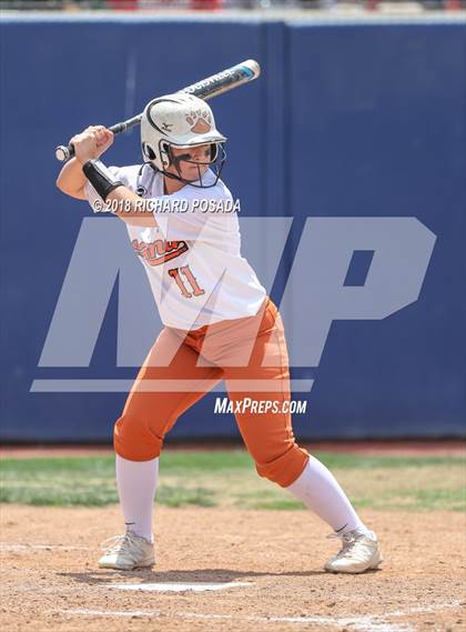 Thumbnail 2 in Dinuba vs. Selma (CIF DIII Final) photogallery.