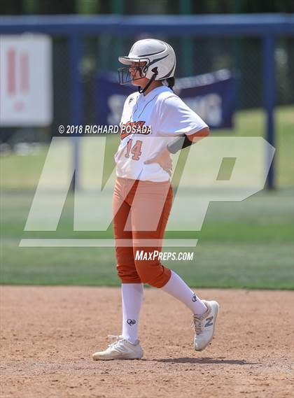 Thumbnail 2 in Dinuba vs. Selma (CIF DIII Final) photogallery.