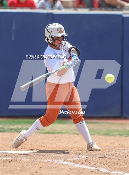 Thumbnail 3 in Dinuba vs. Selma (CIF DIII Final) photogallery.