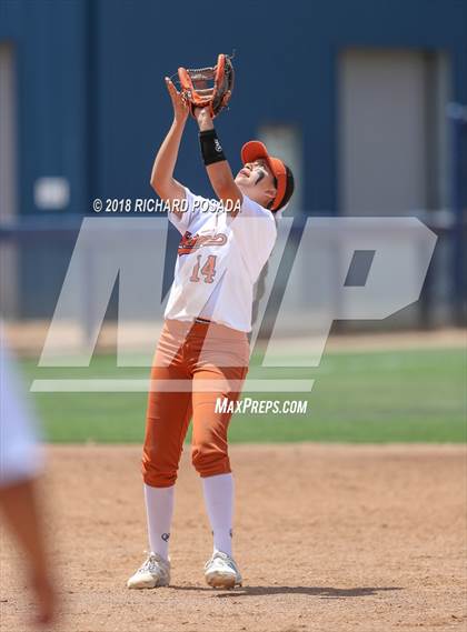 Thumbnail 3 in Dinuba vs. Selma (CIF DIII Final) photogallery.