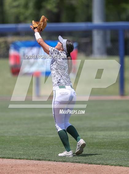 Thumbnail 3 in Dinuba vs. Selma (CIF DIII Final) photogallery.