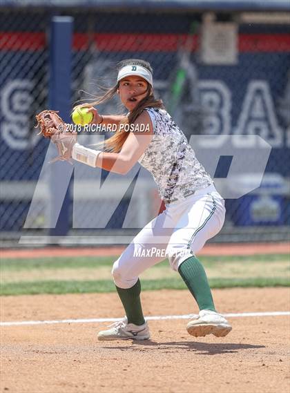 Thumbnail 2 in Dinuba vs. Selma (CIF DIII Final) photogallery.