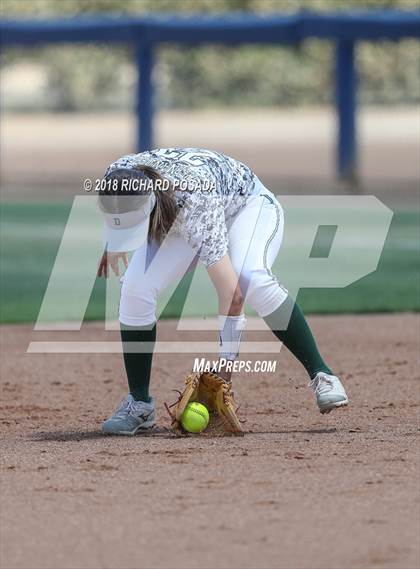 Thumbnail 2 in Dinuba vs. Selma (CIF DIII Final) photogallery.