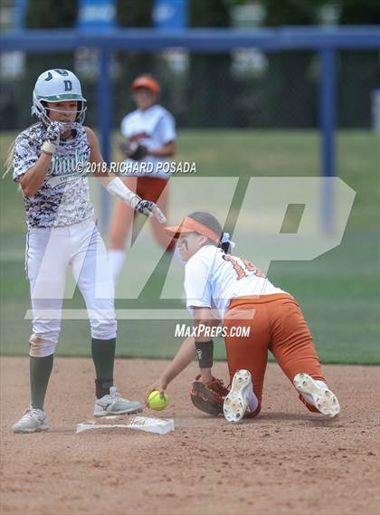 Thumbnail 3 in Dinuba vs. Selma (CIF DIII Final) photogallery.