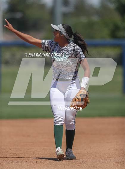 Thumbnail 3 in Dinuba vs. Selma (CIF DIII Final) photogallery.