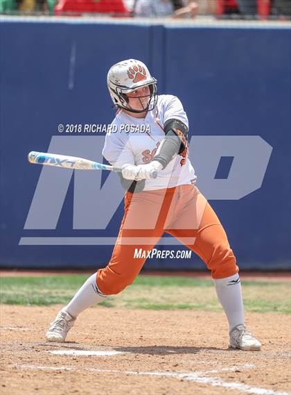 Thumbnail 1 in Dinuba vs. Selma (CIF DIII Final) photogallery.
