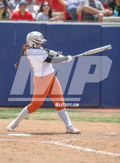 Thumbnail 3 in Dinuba vs. Selma (CIF DIII Final) photogallery.