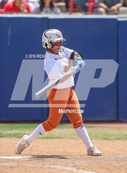 Thumbnail 2 in Dinuba vs. Selma (CIF DIII Final) photogallery.