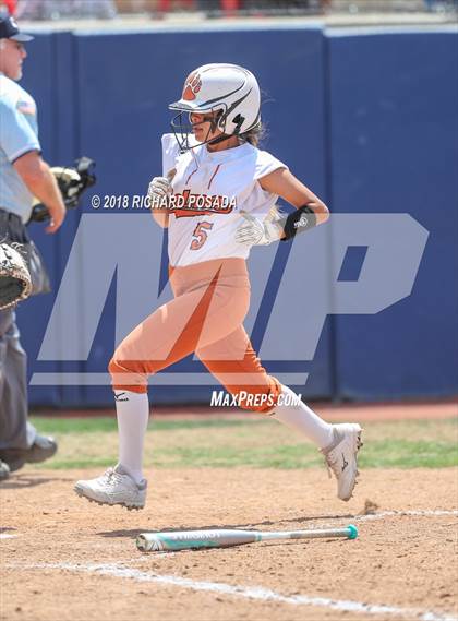 Thumbnail 2 in Dinuba vs. Selma (CIF DIII Final) photogallery.