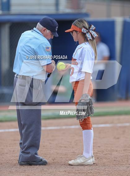 Thumbnail 2 in Dinuba vs. Selma (CIF DIII Final) photogallery.