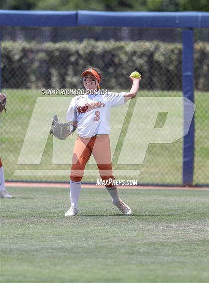 Thumbnail 1 in Dinuba vs. Selma (CIF DIII Final) photogallery.