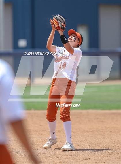 Thumbnail 1 in Dinuba vs. Selma (CIF DIII Final) photogallery.