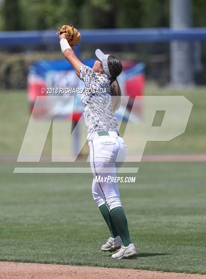 Thumbnail 1 in Dinuba vs. Selma (CIF DIII Final) photogallery.