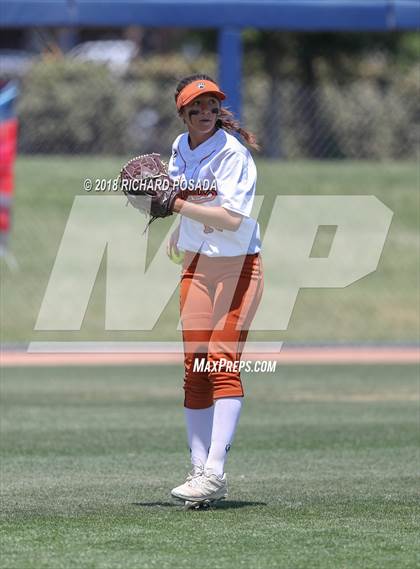 Thumbnail 1 in Dinuba vs. Selma (CIF DIII Final) photogallery.