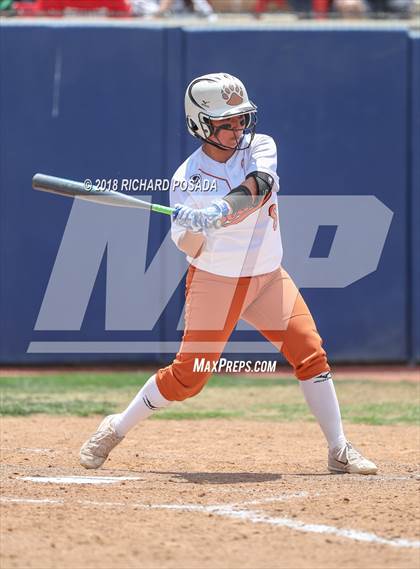 Thumbnail 3 in Dinuba vs. Selma (CIF DIII Final) photogallery.